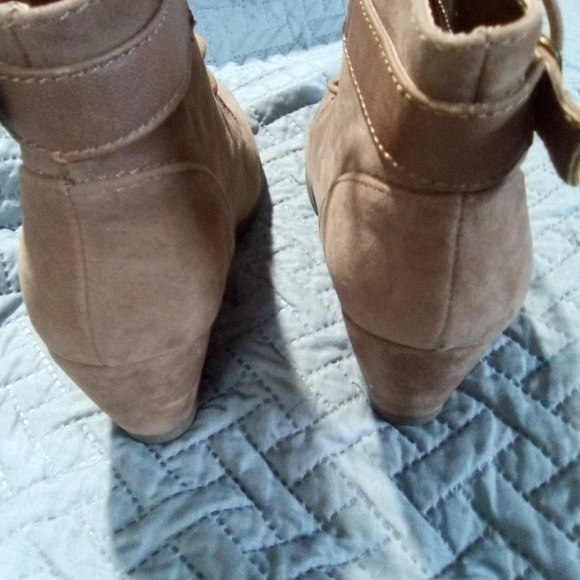 MADDEN girl ladies Dailey brown wedge boots. Size 7 - Picture 2 of 13